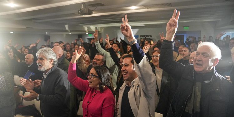 El peronismo presentó la revista de política exterior «Bramuglia» con candidatos y dirigentes