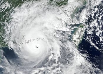 El tifón Kajiki llega a Vietnam y evacúan a más de medio millón de personas