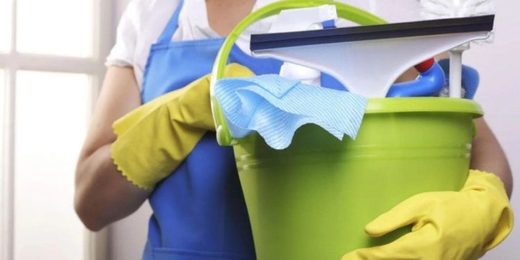 En la era Milei, las empleadas domésticas perdieron casi un 25% de poder adquisitivo