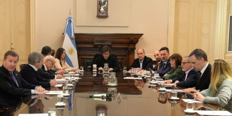 En la previa del cierre de listas, Javier Milei encabeza una reunión de Gabinete