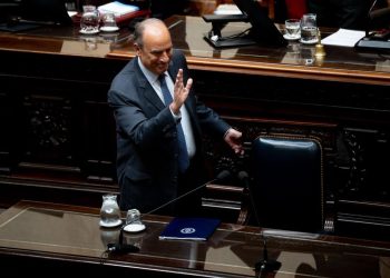 En medio de un griterío en Diputados, Guillermo Francos desligó al Gobierno de los escándalos y ratificó el rumbo económico
