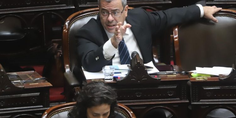 Germán Martínez instó a la oposición a “aprovechar el descontento del PRO” para insistir sobre los vetos de Javier Milei