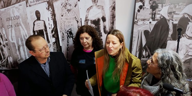 Inauguraron «El Siluetazo, una mirada desde adentro» en el Espacio para la Memoria Pozo de Banfield