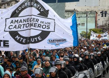 Jorge Macri ordenó el desalojo de cartoneros de un predio ferroviario en Comuna 11