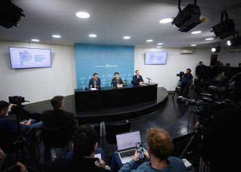 Kicillof refuerza donde Milei recorta: obra pública, ayuda a discapacitados y sueldos estatales