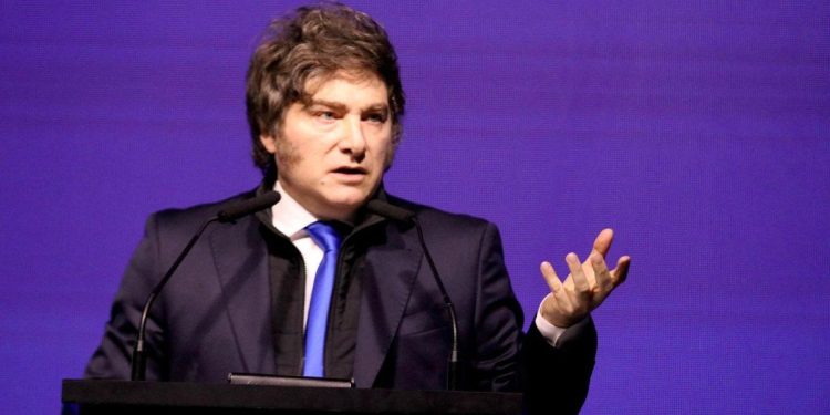 La confianza en el gobierno de Javier Milei cayó 13,6% y tocó el nivel más bajo desde su asunción