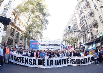 La motosierra de Milei a la educación: la inversión respecto al 2023 cayó un 48%