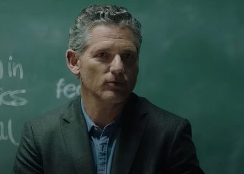 La nueva apuesta de HBO Max: el imperdible thriller psicológico con Eric Bana y Sadie Sink