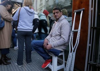 Las filas de la crueldad en ANDIS: «Tengo que acreditar que me falta una gamba, parece joda»