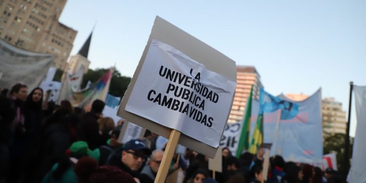 Las universidades anunciaron una nueva marcha federal si Javier Milei veta la ley de Financiamiento