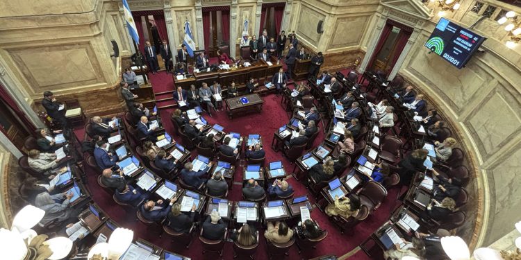 Por amplia mayoría, el Senado también convirtió en ley el financiamiento universitario