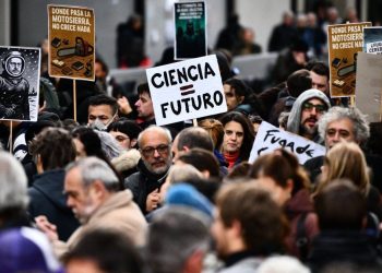 Trabajadores del CONICET iniciaron un paro de 48 horas con acampe en el Polo Científico de Palermo