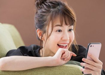 Una ciudad japonesa propone dedicarle solo 2 horas de uso al celular fuera del trabajo