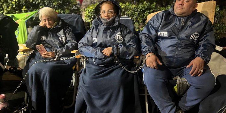 Universitarios se sumaron a la huelga de hambre de cartoneros que acampan contra la persecución de Jorge Macri