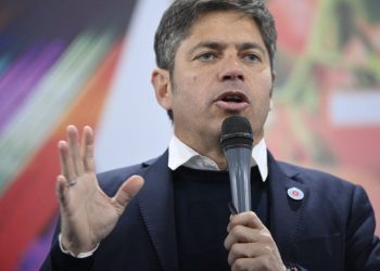 Axel Kicillof encabezó cierre de campaña: “Milei le puso una latita a nuestro país para venderlo como si fuera un auto usado”