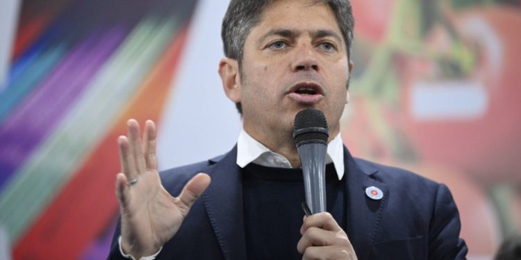 Axel Kicillof encabezó cierre de campaña: “Milei le puso una latita a nuestro país para venderlo como si fuera un auto usado”