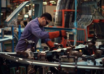 Día de la industria: gremios anticipan anuncios por la crisis en el sector