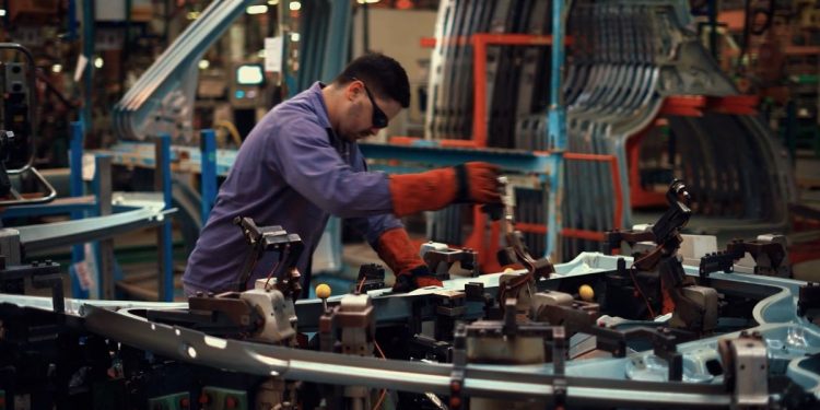 Día de la industria: gremios anticipan anuncios por la crisis en el sector