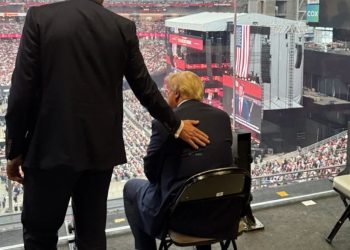 EEUU: Donald Trump participó del funeral de Charlie Kirk en Arizona ante miles de seguidores