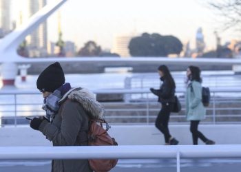 El clima en Buenos Aires: sigue el frío, pero de a poco empieza a levantar la temperatura