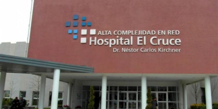 El Gobierno anunció un complemento mensual del 15% y tres bonos para personal de salud del Hospital “El Cruce”