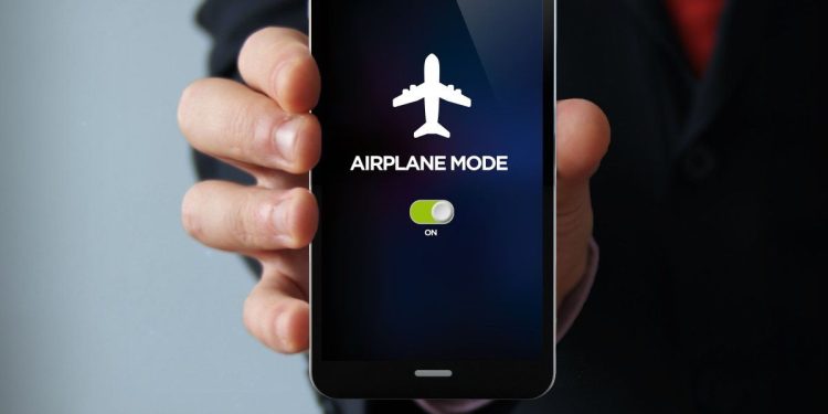 El “modo avión” puede potenciar el rendimiento del celular pero pocos lo usan: los 3 beneficios que no conocías