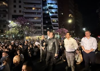 En modo campaña por Córdoba, Milei dijo que los audios de las coimas estaban hechos con Inteligencia Artificial