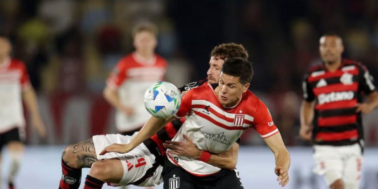 Estudiantes descontó sobre el final en el Maracaná y volvió de Brasil con la serie abierta ante Flamengo