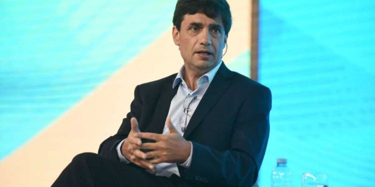 Hernán Lacunza advirtió por las limitaciones del plan económico de Javier Milei: “Tiene reservas negativas”