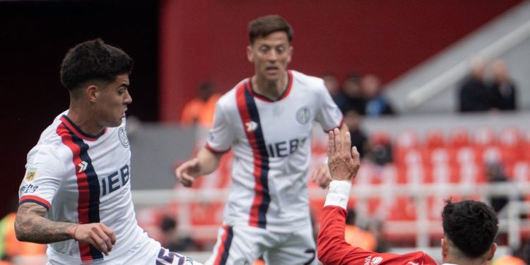 Independiente sacó apenas un empate ante San Lorenzo y extiende su crisis deportiva