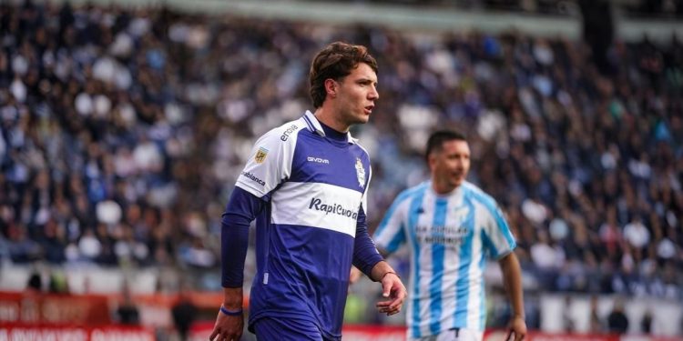 Insólito: Gimnasia y Atlético Tucumán jugaron sin luz los últimos 15 minutos de partido