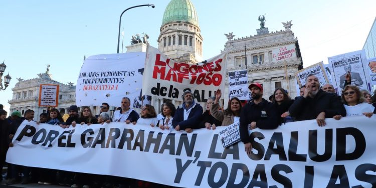 Jornada de movilizaciones tras los vetos Javier de Milei: paro nacional en las universidades y el Garrahan