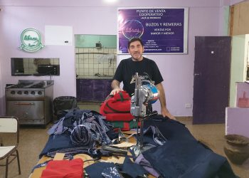 La cooperativa textil «Hombres y Mujeres Libres» soporta la crisis de ventas