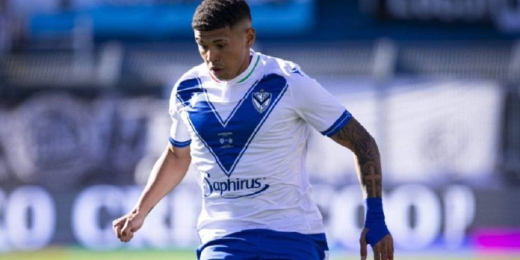 La FIFA suspendió por un año a un jugador de Vélez y a otros argentinos