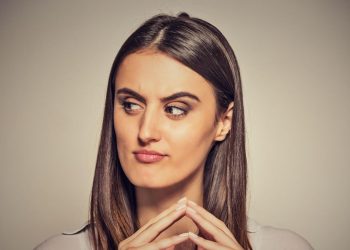 Las personas que pretenden ser más inteligentes de lo que son cometen estos errores, según la Inteligencia Artificial