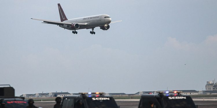 Llega el primer avión con argentinos deportados por el Gobierno de Donald Trump