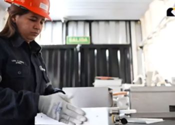 Más allá de los mineros: esta entusiasta repara ASIC y enseña sobre Bitcoin a los niños de Paraguay