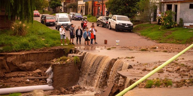 «Milei gasta en intereses de deuda 200 veces lo que negó a Bahía Blanca»