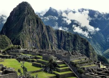 Protestas en Machu Pichu dejaron varados a 1.400 turistas y un saldo de 14 heridos