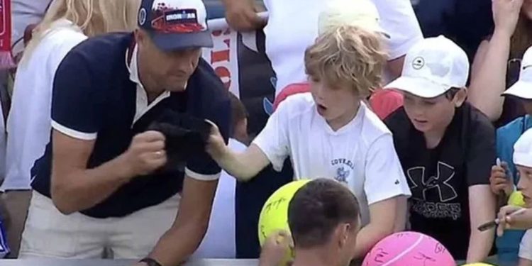 Quién es el millonario polaco que le robó a un niño el regalo de un tenista del US Open