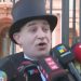 Reapareció el Mago sin Dientes en la puerta de la Casa Rosada y pidió hablar con Javier Milei