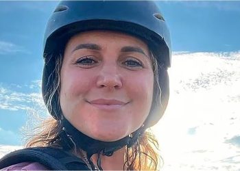 Una deportista quiso tomarse una selfie a 90 metros de altura, resbaló y murió tras caer frente a su hijo