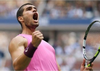 US Open: un imparable Carlos Alcaraz venció en tres sets a Novak Djokovic