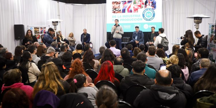 Wado de Pedro participó del Día de la Industria en Merlo y se metió en la campaña bonaerense: «Kircherismo más que nunca»