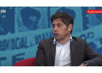 Axel Kicillof apuntó contra Javier Milei tras su show musical: “Completamente por fuera de la realidad”