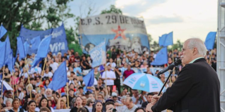 Banderazo de Taiana en Moreno: las voces de los ajustados de Milei protagonizan el final de la campaña