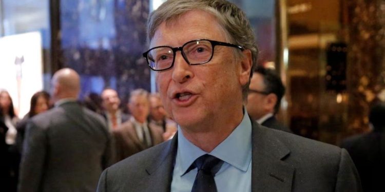 Bill Gates advierte que en una década la inteligencia artificial podrá hacerse cargo de la mayoría de las tareas humanas