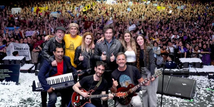 Deportivo Español desvinculó a su abogado por participar del show musical de Javier Milei