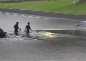 Diluvio en AMBA: se inundó la General Paz, un hombre murió en medio de las lluvias y rige un alerta naranja