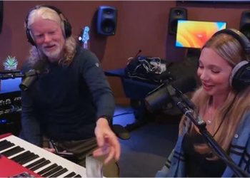 El CEO de Twitch generó polémica al dar una propina de dinero en efectivo a un streamer